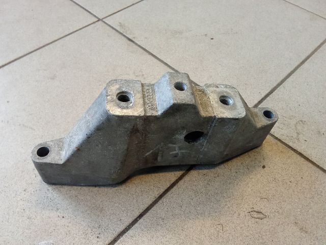 bontott VW GOLF IV Motor Tartó Bak (Pozíciófüggetlen)