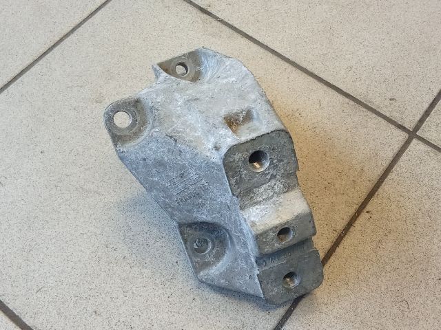 bontott VW GOLF IV Motor Tartó Bak (Pozíciófüggetlen)
