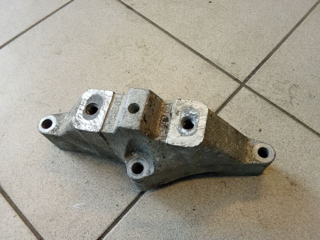 bontott VW GOLF IV Motor Tartó Bak (Pozíciófüggetlen)