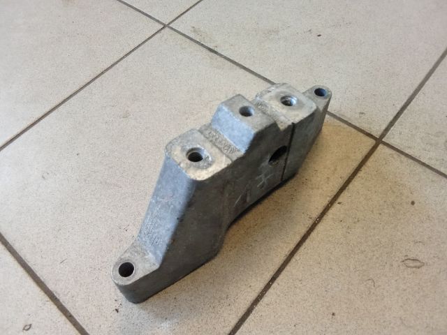 bontott VW GOLF IV Motor Tartó Bak (Pozíciófüggetlen)