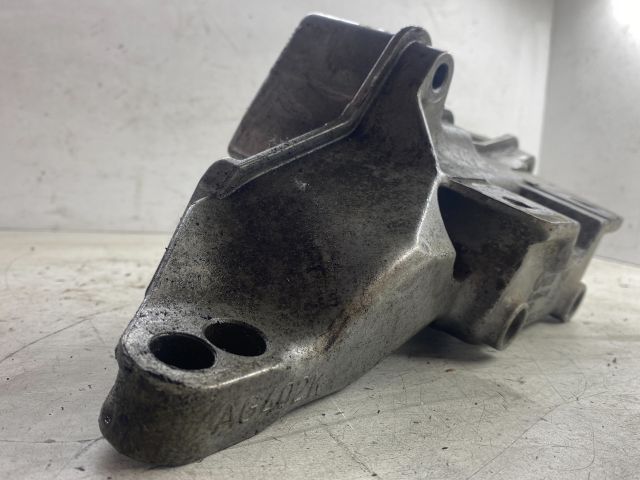 bontott VW GOLF IV Motor Tartó Bak (Pozíciófüggetlen)