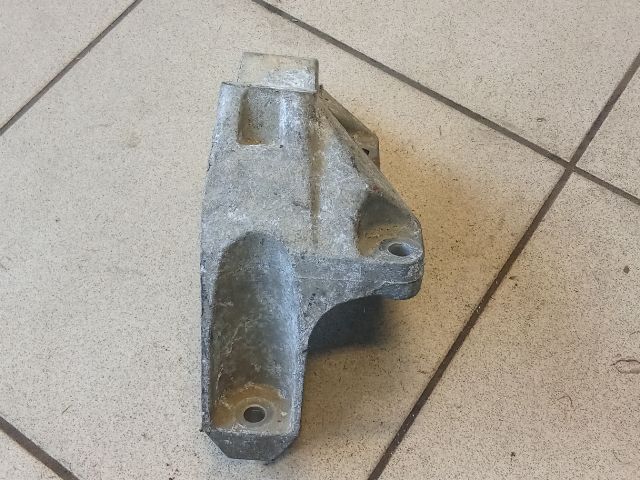 bontott VW GOLF IV Motor Tartó Bak (Pozíciófüggetlen)