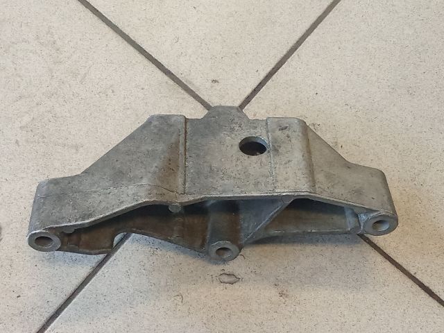 bontott VW GOLF IV Motor Tartó Bak (Pozíciófüggetlen)