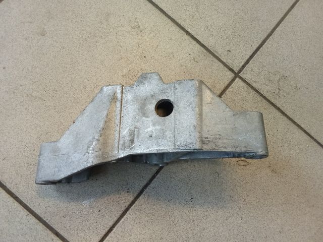 bontott VW GOLF IV Motor Tartó Bak (Pozíciófüggetlen)