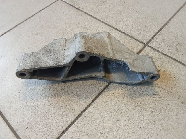 bontott VW GOLF IV Motor Tartó Bak (Pozíciófüggetlen)
