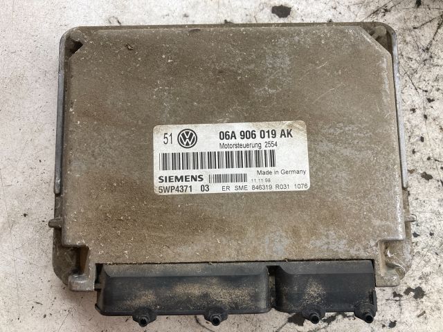 bontott VW GOLF IV Motorvezérlő