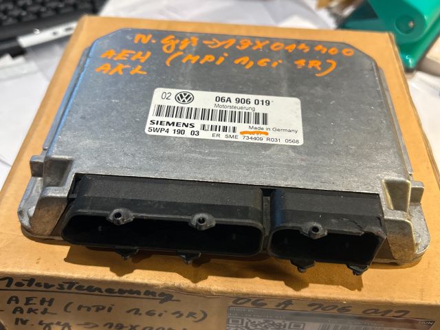 bontott VW GOLF IV Motorvezérlő