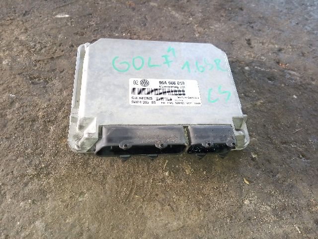 bontott VW GOLF IV Motorvezérlő