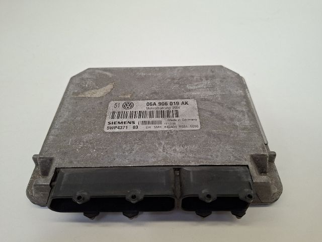 bontott VW GOLF IV Motorvezérlő