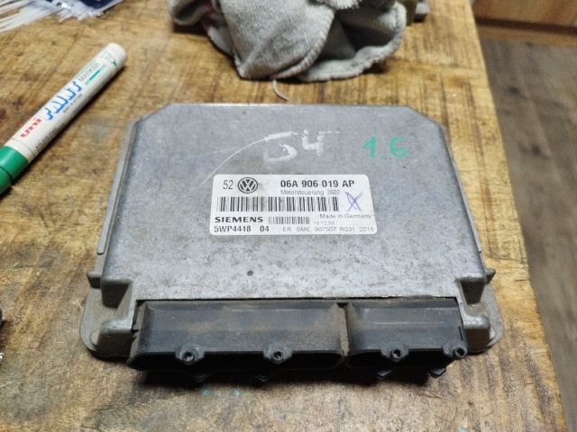 bontott VW GOLF IV Motorvezérlő