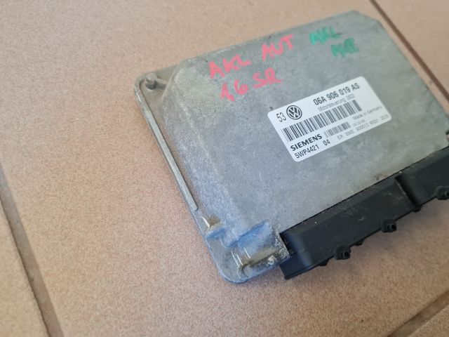 bontott VW GOLF IV Motorvezérlő