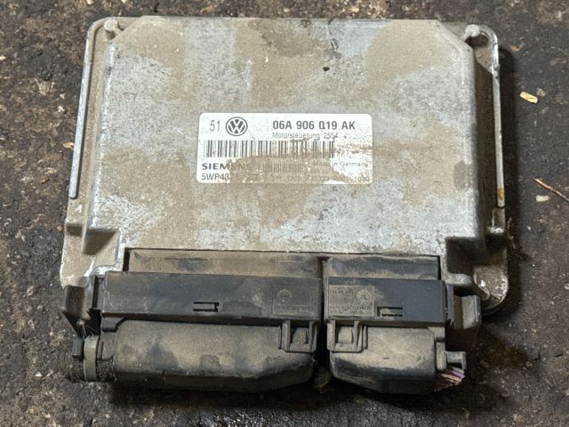 bontott VW GOLF IV Motorvezérlő
