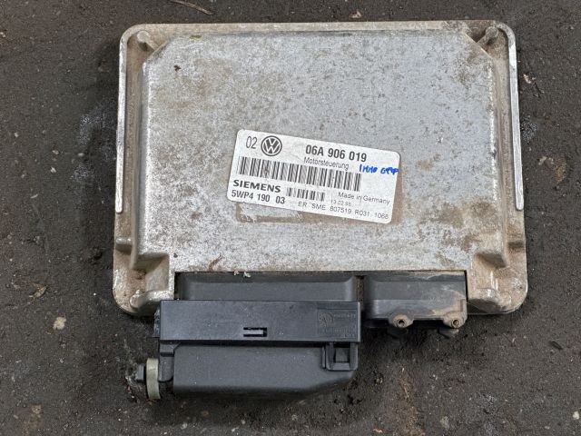 bontott VW GOLF IV Motorvezérlő