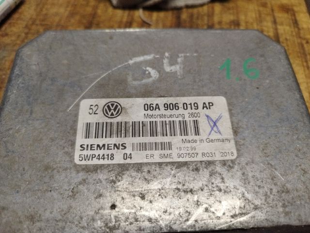 bontott VW GOLF IV Motorvezérlő