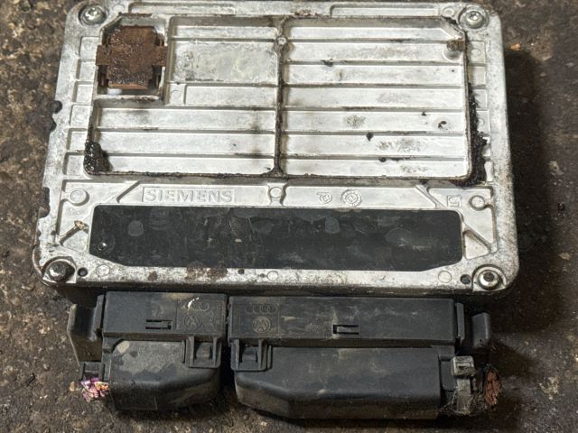 bontott VW GOLF IV Motorvezérlő