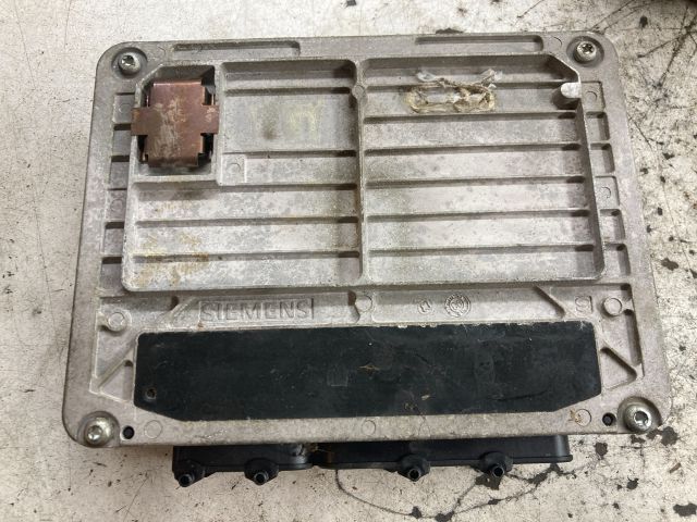 bontott VW GOLF IV Motorvezérlő