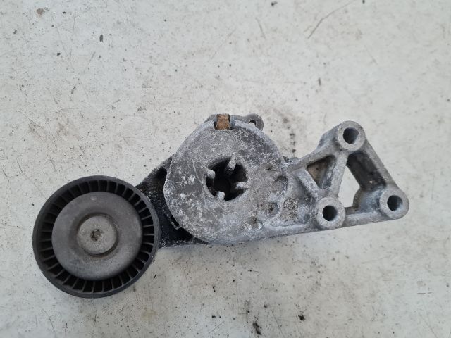 bontott VW GOLF IV Szíjfeszítő Görgő