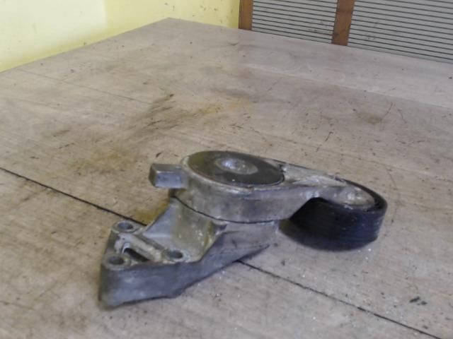 bontott VW GOLF IV Szíjfeszítő Görgő