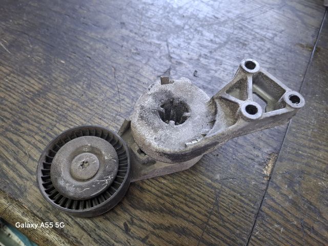 bontott VW GOLF IV Szíjfeszítő Görgő