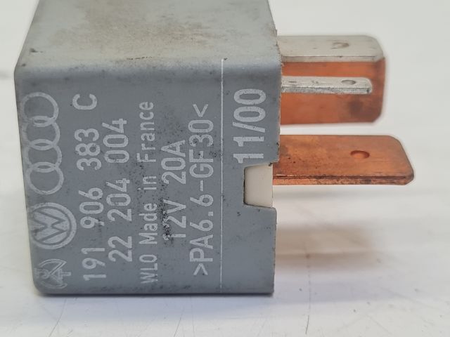 bontott VW GOLF IV Üzemanyag Szivattyú Relé