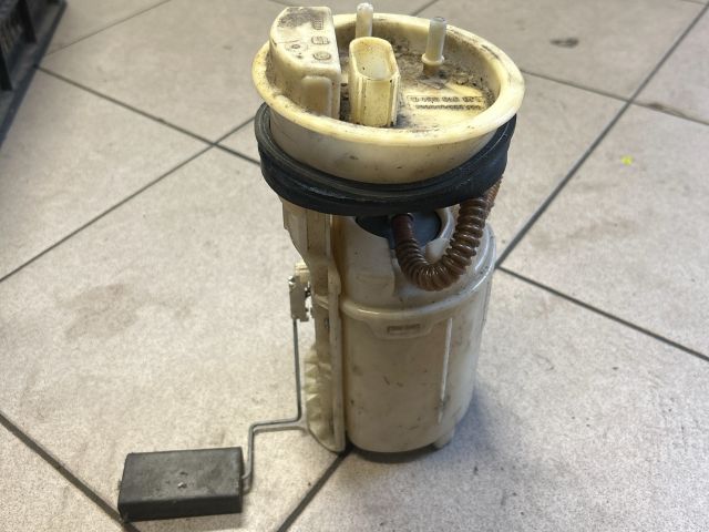 bontott VW GOLF IV Üzemanyag Szivattyú