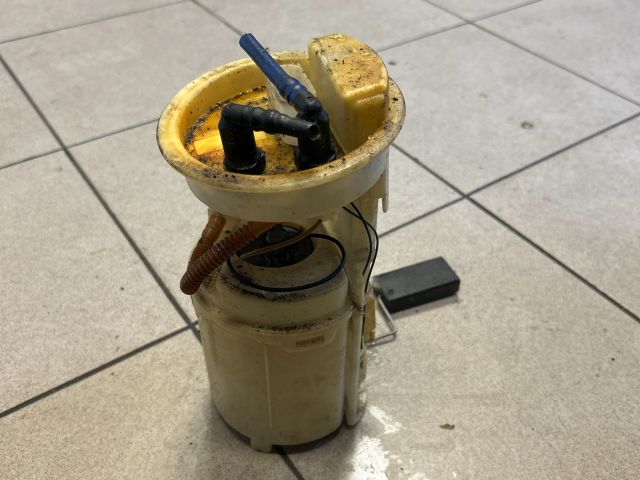 bontott VW GOLF IV Üzemanyag Szivattyú