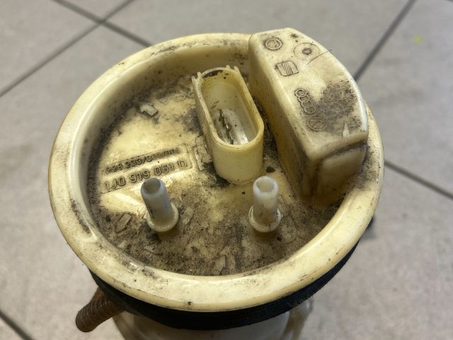 bontott VW GOLF IV Üzemanyag Szivattyú