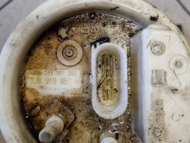 bontott VW GOLF IV Üzemanyag Szivattyú