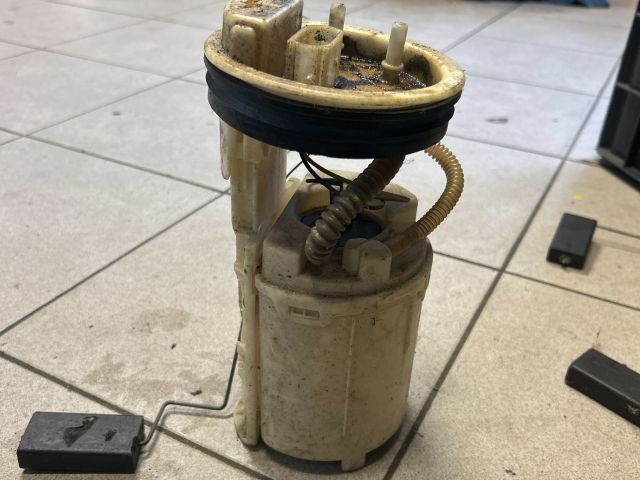 bontott VW GOLF IV Üzemanyag Szivattyú