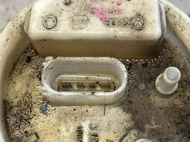 bontott VW GOLF IV Üzemanyag Szivattyú