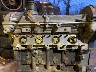 bontott VW GOLF IV Motor (Fűzött blokk hengerfejjel)