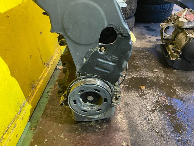 bontott VW GOLF IV Motor (Fűzött blokk hengerfejjel)