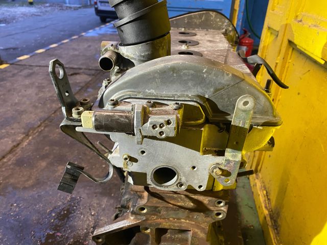 bontott VW GOLF IV Motor (Fűzött blokk hengerfejjel)