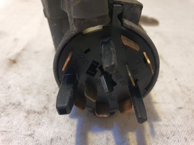 bontott VW GOLF IV Gyújtáskapcsoló Házzal