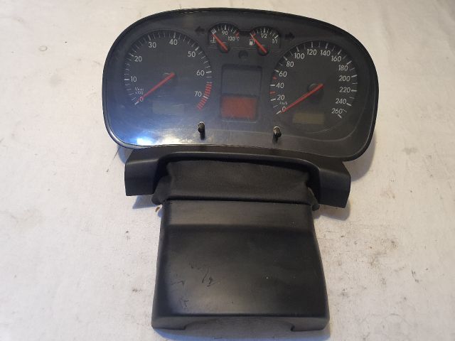 bontott VW GOLF IV Kilométeróra