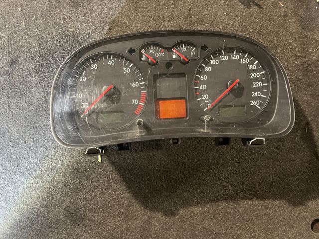 bontott VW GOLF IV Kilométeróra