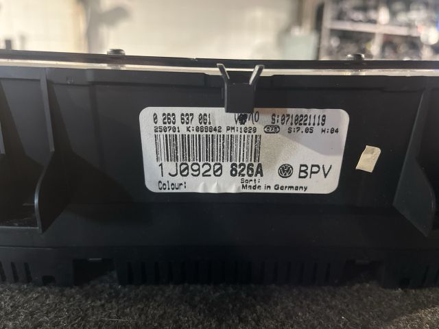 bontott VW GOLF IV Kilométeróra