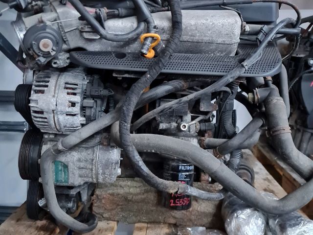 bontott VW GOLF IV Motor (Fűzött blokk hengerfejjel)