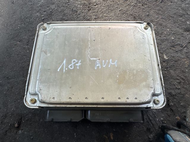 bontott VW GOLF IV Motorvezérlő