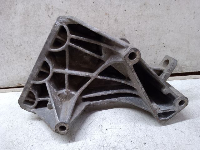 bontott VW GOLF IV Motor Tartó Bak (Fém)