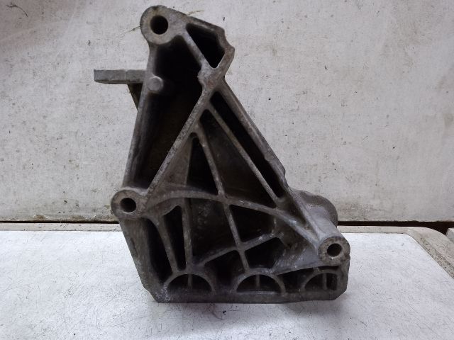 bontott VW GOLF IV Motor Tartó Bak (Fém)