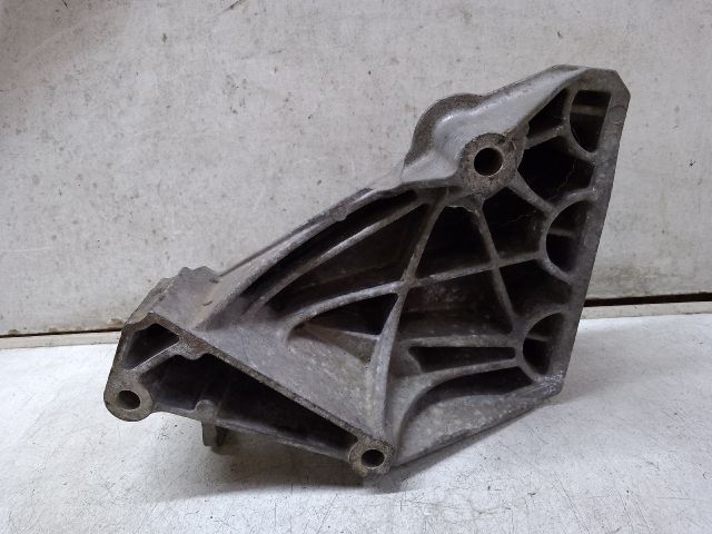 bontott VW GOLF IV Motor Tartó Bak (Fém)