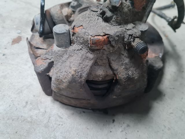 bontott VW GOLF IV Első Pár Fék Szett (Nyereg, Tárcsa, Betét)