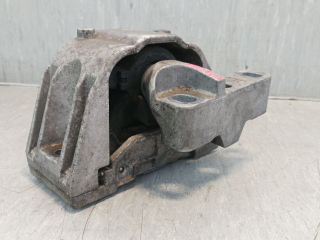 bontott VW GOLF IV Motor Tartó Bak (Fém)