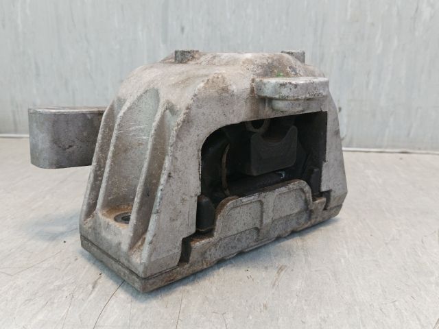 bontott VW GOLF IV Motor Tartó Bak (Fém)
