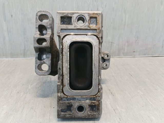 bontott VW GOLF IV Motor Tartó Bak (Fém)