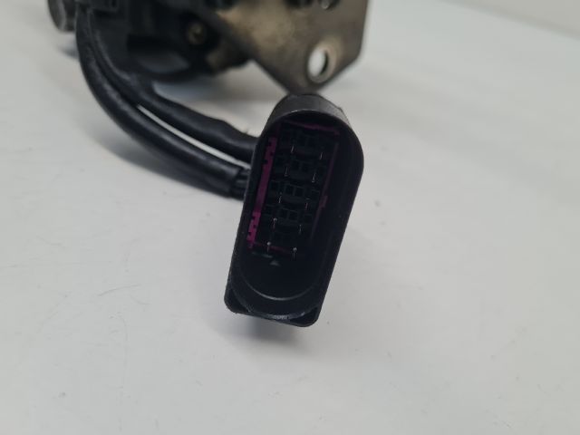 bontott VW GOLF IV Adagoló