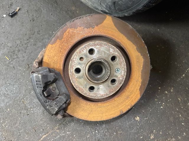 bontott VW GOLF IV Bal első Csonkállvány Kerékaggyal