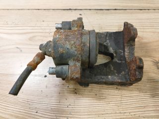 bontott VW GOLF IV Bal első Féknyereg Munkahengerrel