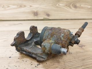 bontott VW GOLF IV Bal első Féknyereg Munkahengerrel